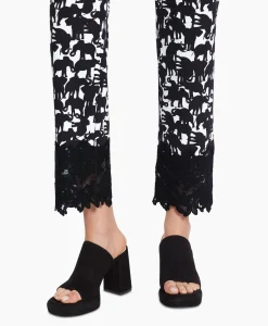 Discount Broek Wc 81.02 J10 Zwart Dames Broeken